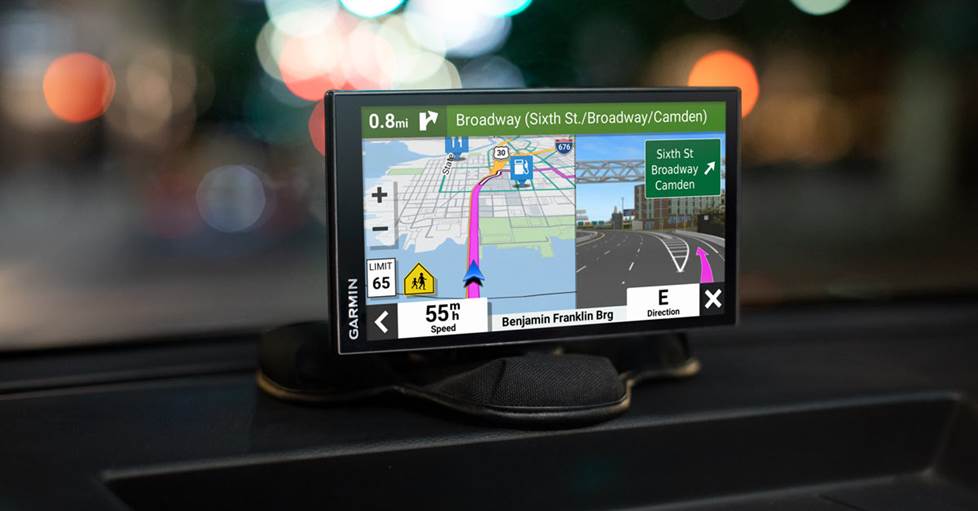 Garmin DriveSmart 76 with the bean-bag mount