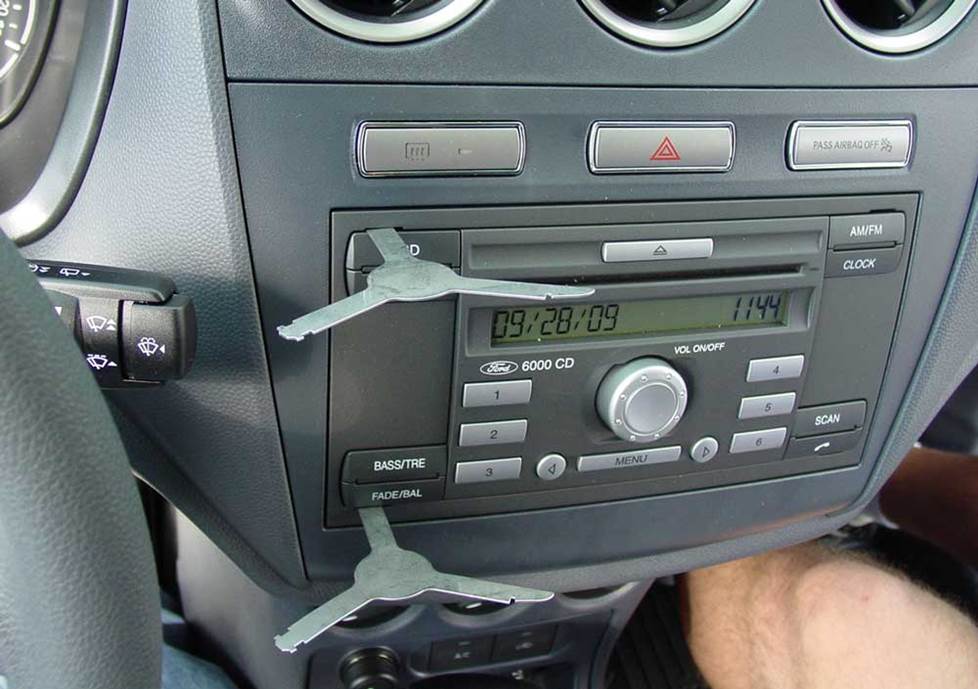 2010-2013 Ford Fiesta Center Radio Audio Media Control Unit Dash