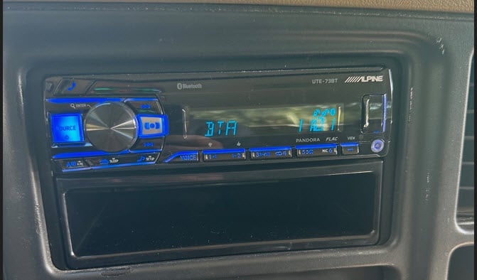 BMW Mini Cooper car radio Alpine UTE-200BT Bluetooth Handsfree
