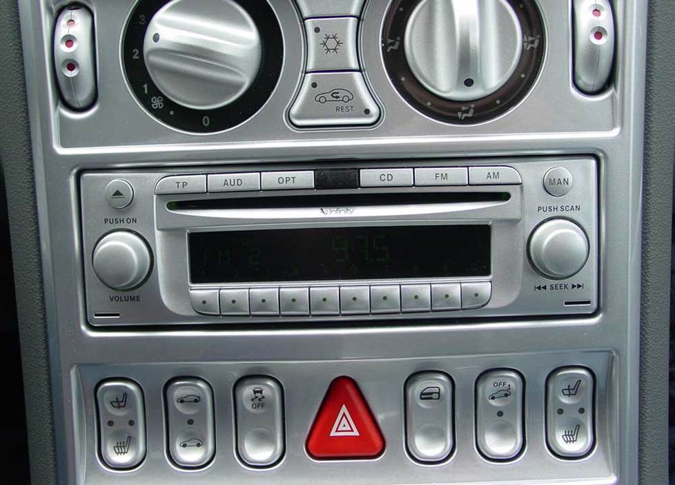 Chrysler Crossfire radio