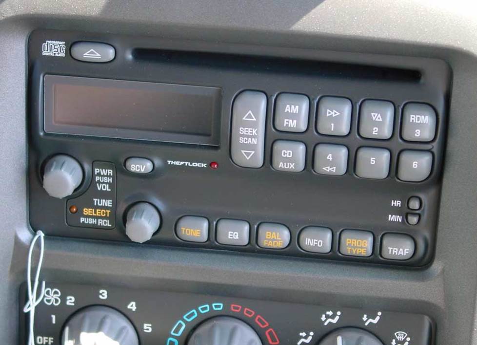 Pontiac Aztek radio