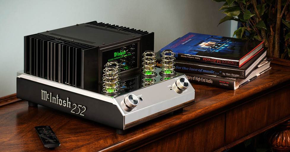 McIntosh MA252 stereo hybrid tube/solid state integrated amplifier