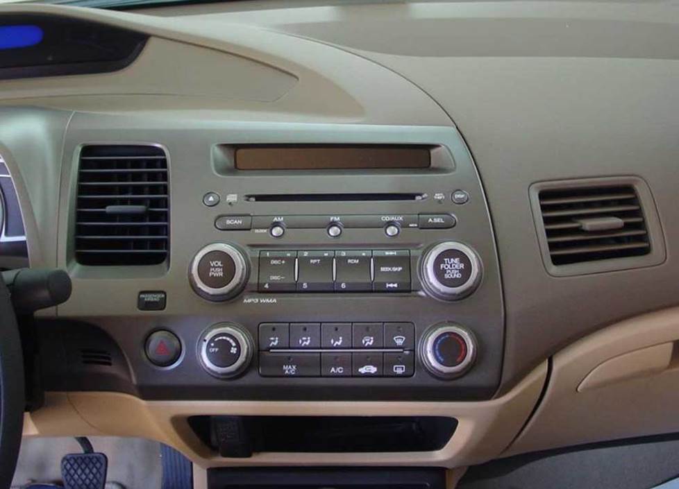 The Honda Civic's stereo (Crutchfield Research Photo)