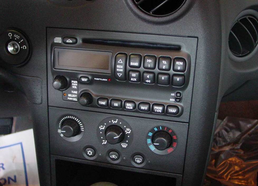 Pontiac Grand Prix base radio