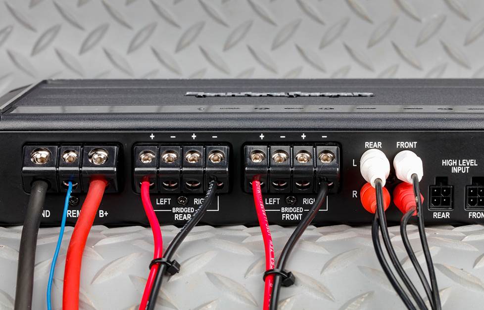 car amplifier connected in bridges mode