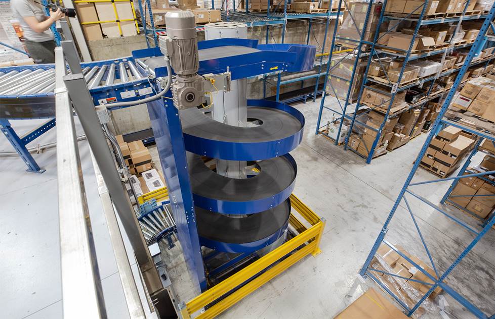 multi-story corkscrew shaped conveyor in a large warehouse