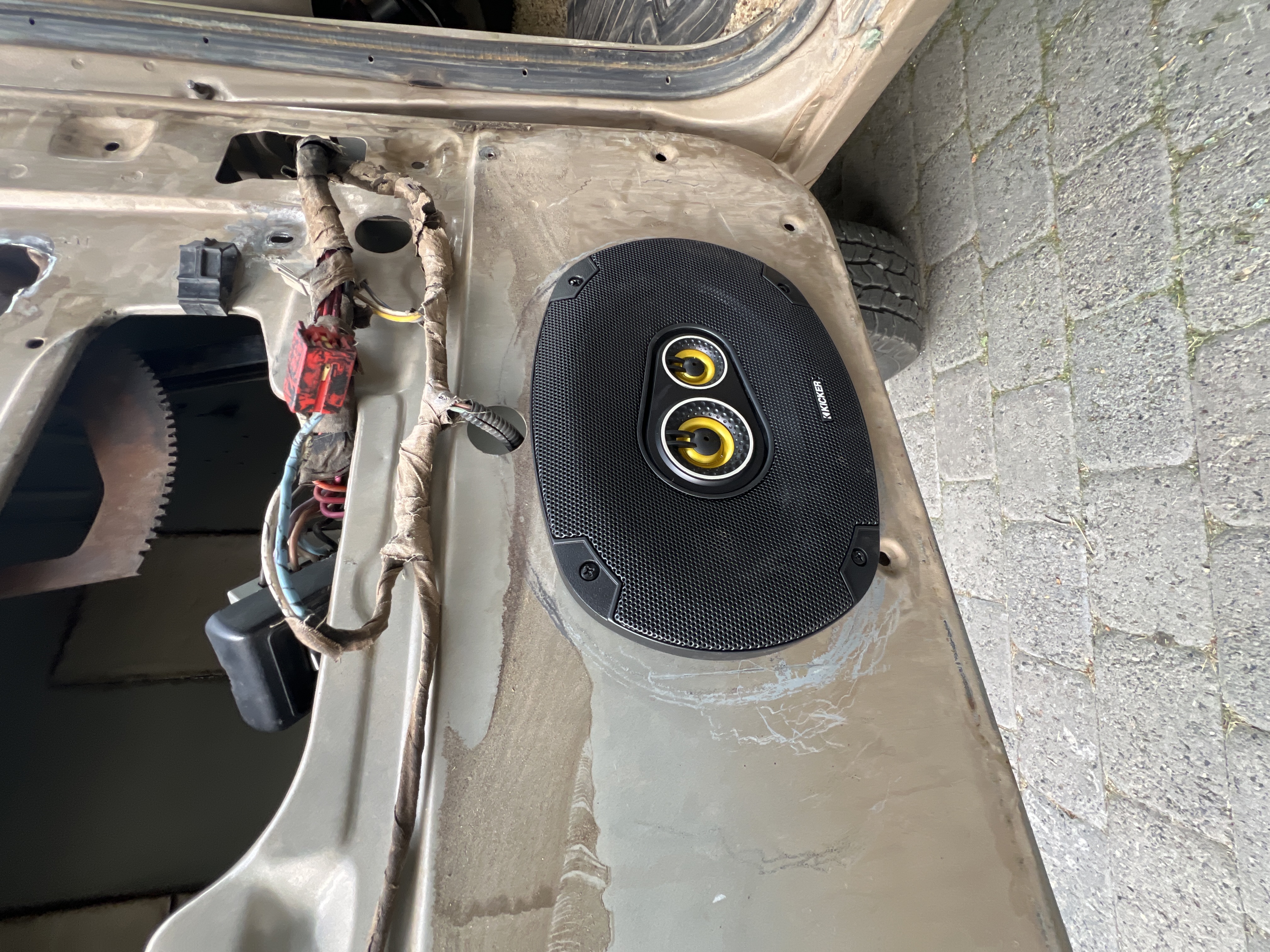 How to Mount Car Speakers: Step-by-Step Guide for Perfect Sound