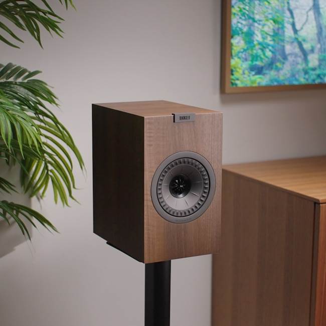 KEF Q150 (Walnut) Bookshelf speakers (Walnut) at Crutchfield Canada