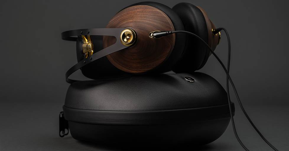 Meze 99 Classics V2 over-ear headphones