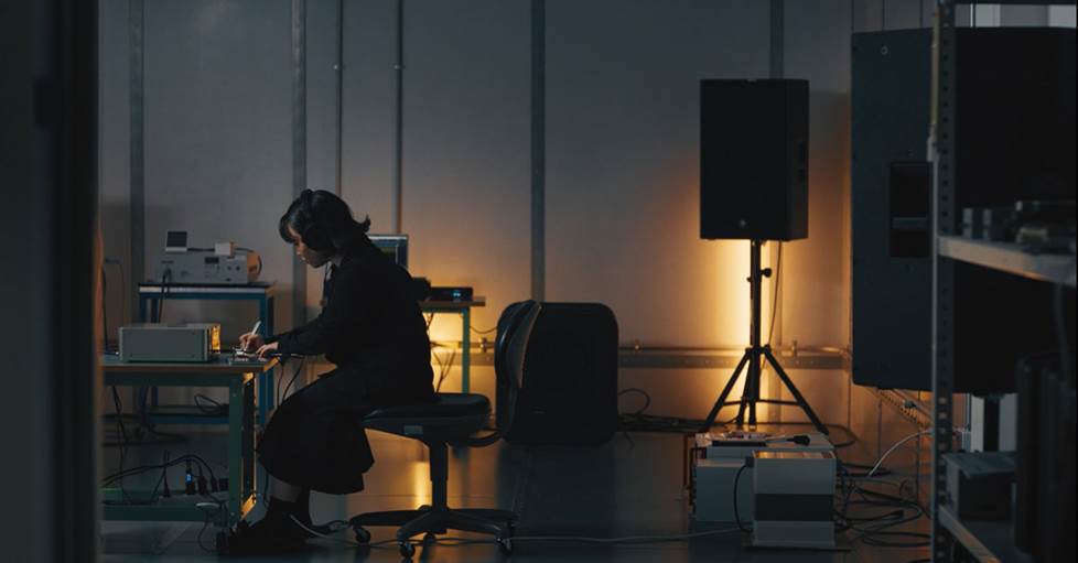 Shiwaku in dark room, analyzing gear