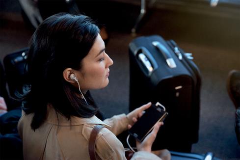 image of a woman wearing Bose QuietComfort QC20i headphones