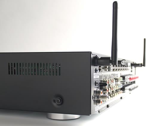 薄型でもAtmos、DTS:X対応。アシスト機能充実のマランツAVアンプ