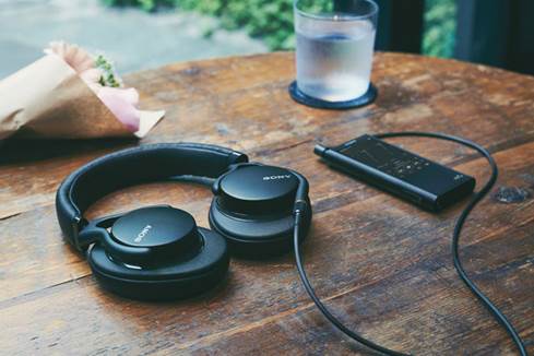 Sony MDR-1AM2 headphones with Walkman