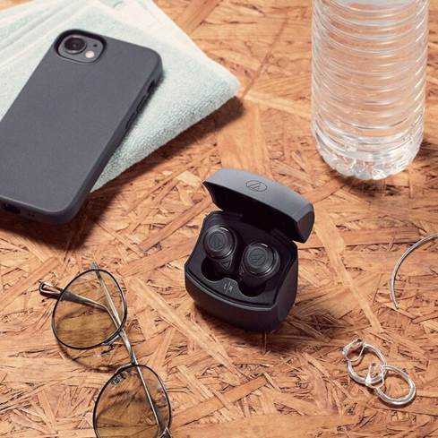 Earbuds and case