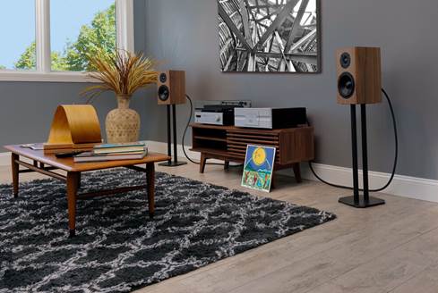 KLH Kendall 2B bookshelf speakers shown in stereo system