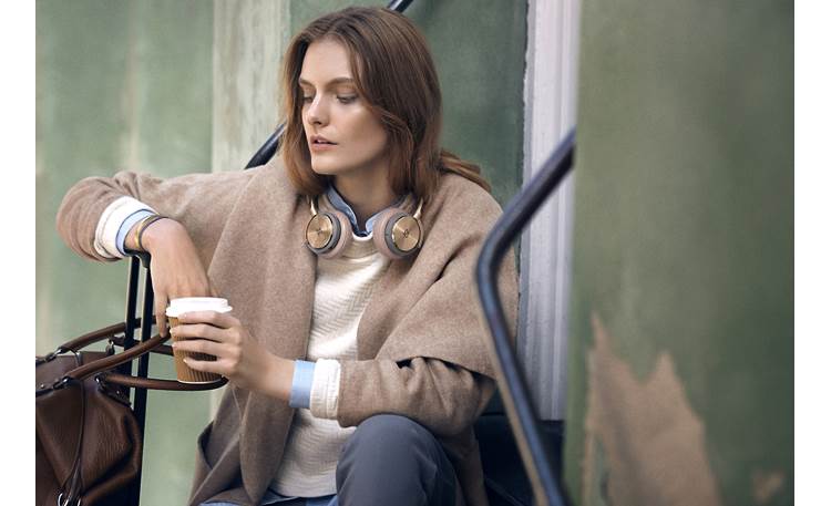 Bang & Olufsen Beoplay H8 Carry them wherever you travel