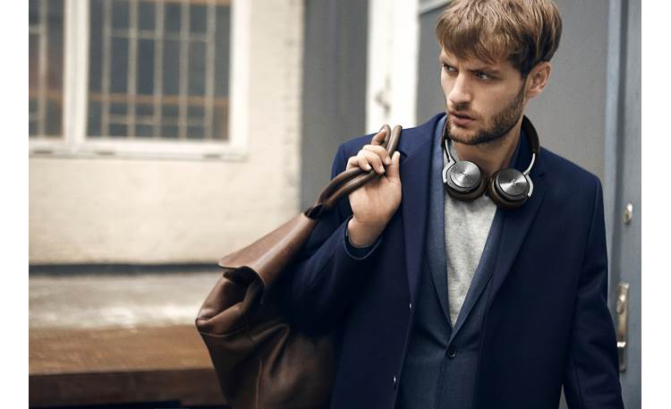 Bang & Olufsen Beoplay H8 Carry them with you anywhere