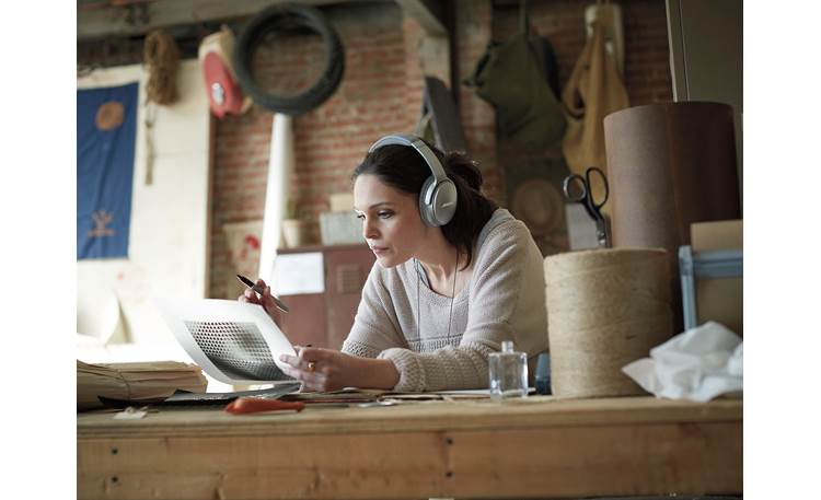Bose® QuietComfort® 35 (Series I) Acoustic Noise Cancelling® wireless headphones Outside distractions melt away thanks to incredibly effective active noise cancellation