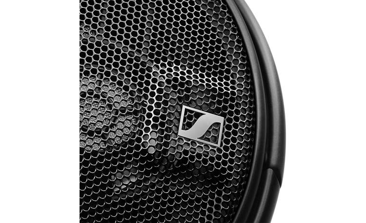 Sennheiser HD 660 S Open-air mesh grilles offer a glimpse of the drivers