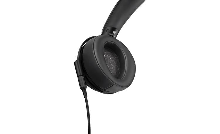 Sony MDR-Z7M2 Ergonomically shaped earpads for long-lasting comfort