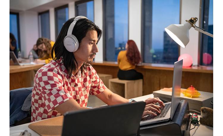 Bose® QuietComfort® 45 Multi-point connection allows you to pair two devices at once