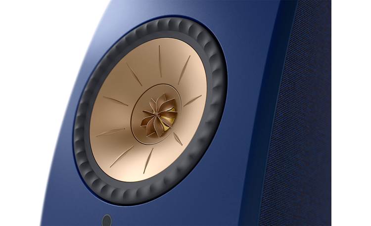 KEF LSX II Uni-Q Driver Array technology makes your entire room sound like the "sweet spot"