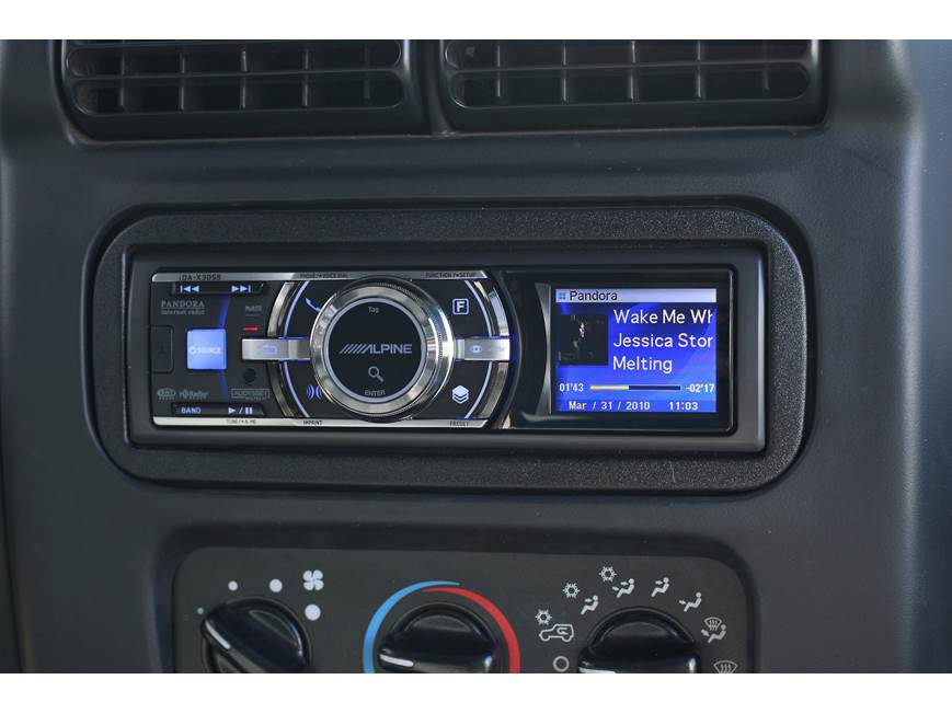 Alpine iDA-X305S Digital media receiver at Crutchfield Canada