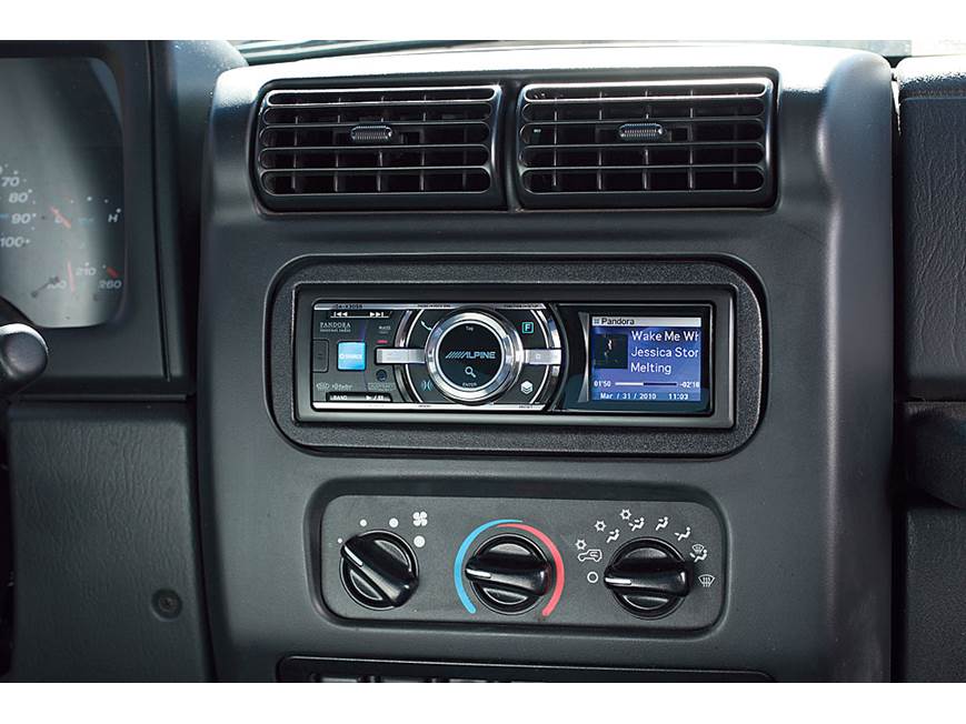 Alpine iDA-X305S Digital media receiver at Crutchfield Canada