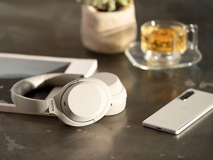 Sony WH-1000XM4 (Silver) Over-ear Bluetooth® wireless noise